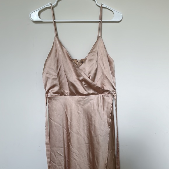 Blush pink satin dress - Picture 2 of 4